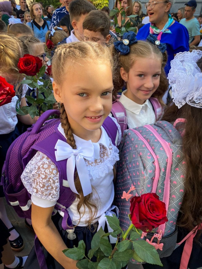 Дорогие наши юные спортсмены и их родители, поздравляем вас с днём знаний!